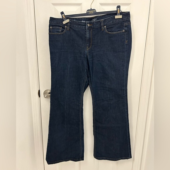 Anne Taylor LOFT Women's Flared Blue Jeans, Sz 14 - Picture 1 of 6
